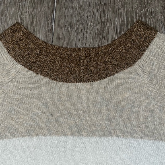 Women’s different shades of brown medium sweater - Picture 7 of 9